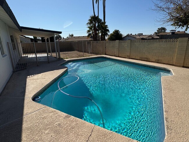 Building Photo - Newly Renovated 3 bedroom 2 bathroom House In Tempe. Private Pool With Pool Service Included