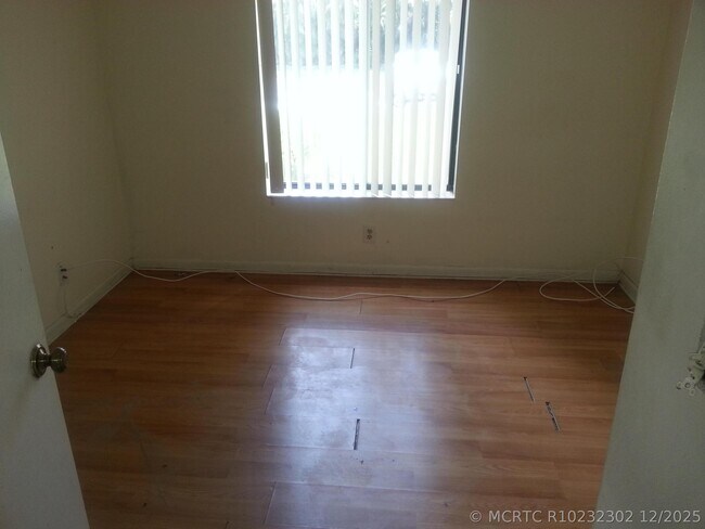 Building Photo - 714 Sunny Pine Way