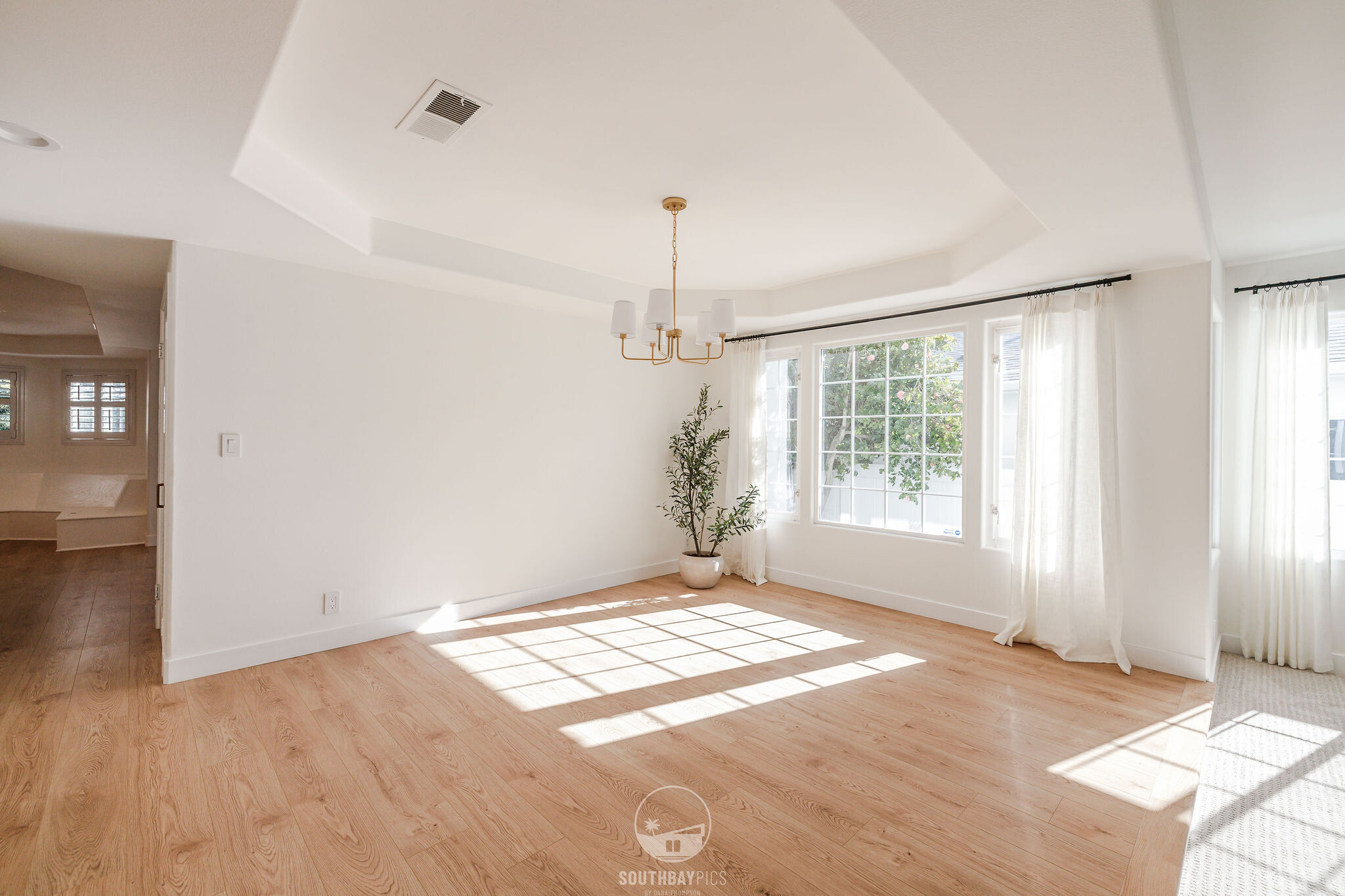 Building Photo - 1504 N Poinsettia Ave