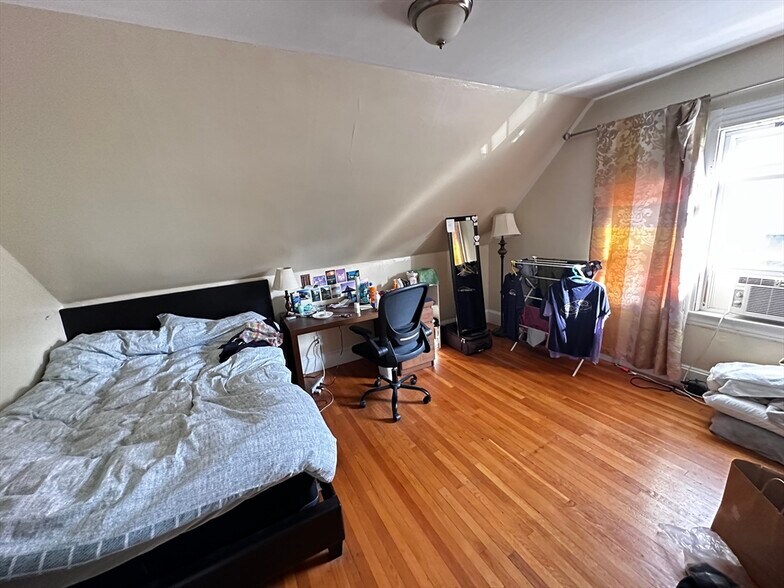 Building Photo - 243 Highland Ave