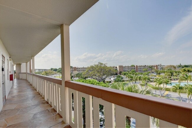 Building Photo - 4028 Newcastle B