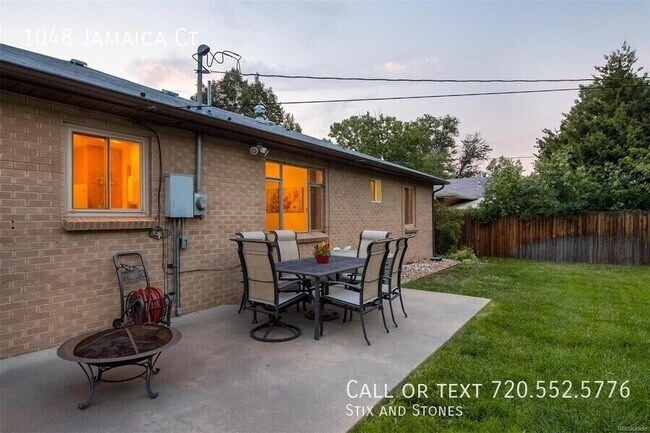 Building Photo - 1048 Jamaica Ct