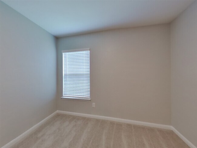 Building Photo - 23020 Shakespeare Dr