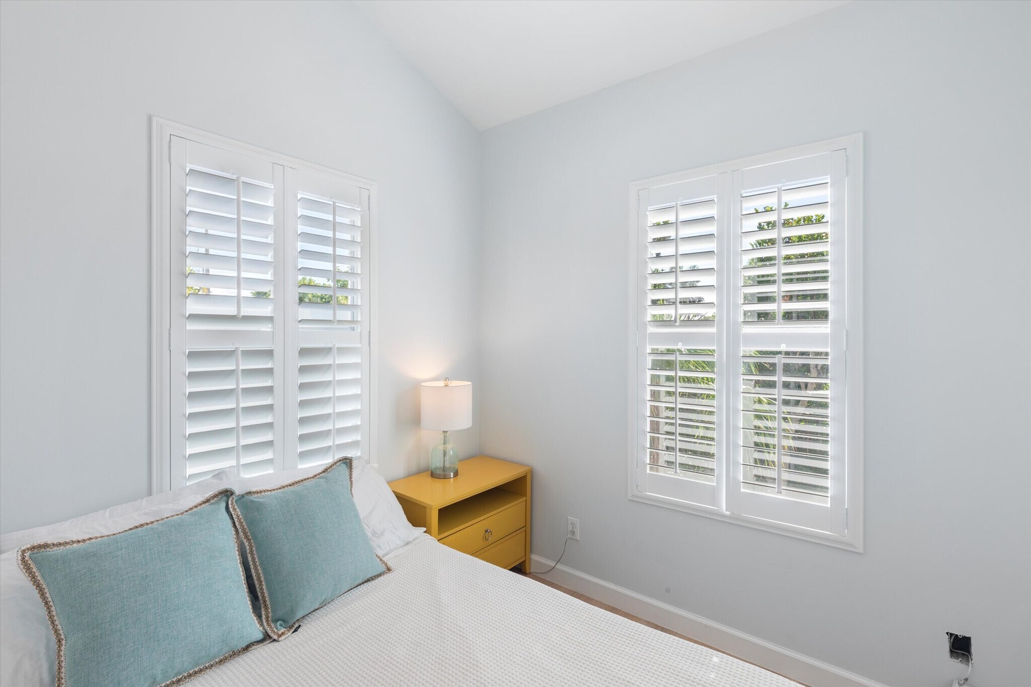 Building Photo - 634 Louisa St