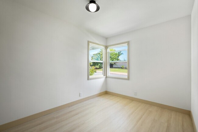 Building Photo - 4812 Laurette St