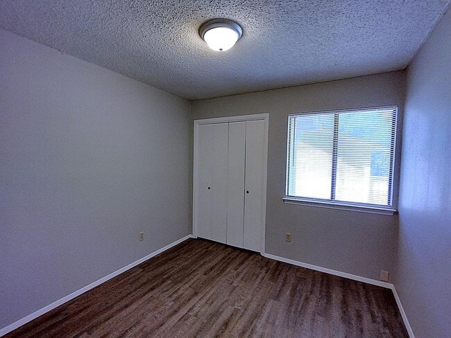 Building Photo - 1620 W Braker Ln
