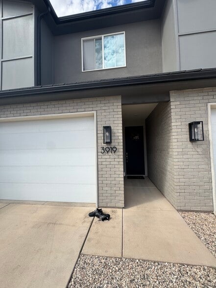 Building Photo - 3919 E Razor Dr