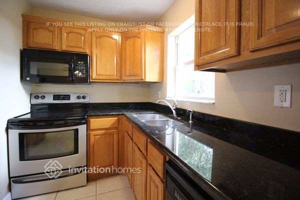 Building Photo - 6630 NW 24th Ct