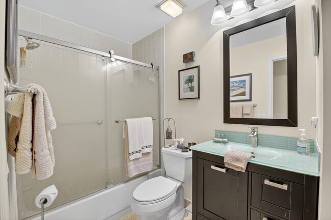 Building Photo - 7677 Lexington Club Blvd