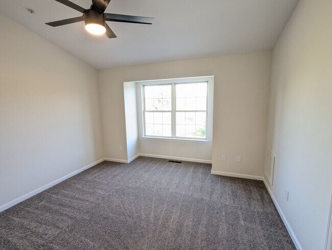 Building Photo - 7122 Collinsworth Pl