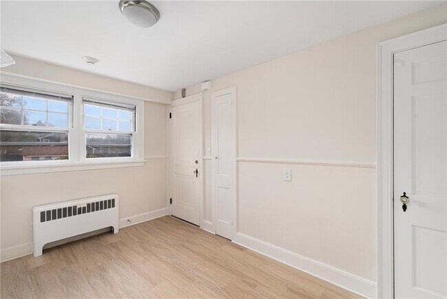 Building Photo - 118 Ruggles Ave