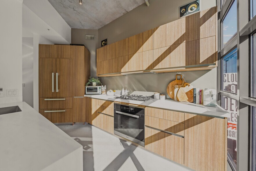 Building Photo - 1050 Island Ave