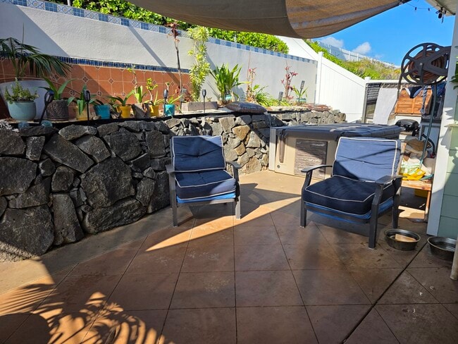 Building Photo - 1367 Kakae Pl