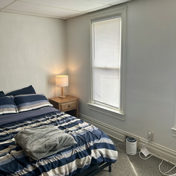 Building Photo - 626 Baldwin St