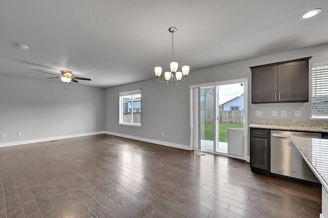 Building Photo - $2,300.00, 3 Beds, 2.5 Baths, Single Famil...