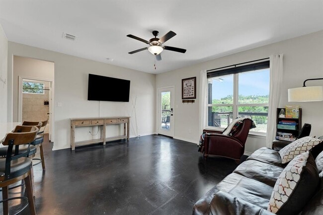 Building Photo - 1089 Hidden Hills Dr
