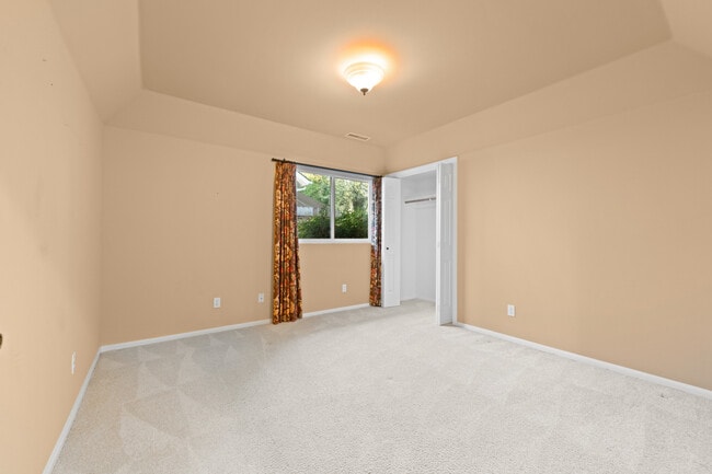 Building Photo - 348 Lark Ellen Ave