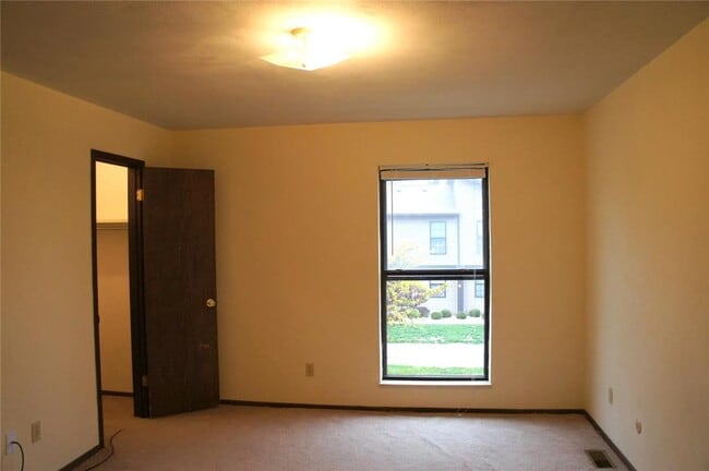 Building Photo - 449 Ponderosa Ave