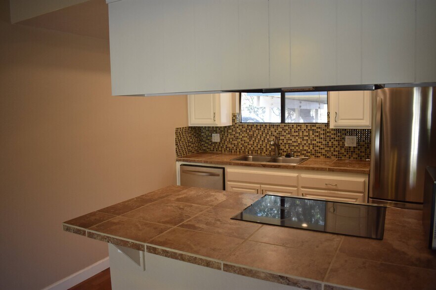 Building Photo - 3290 Rockview Pl