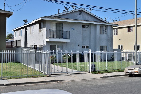 Building Photo - 1561 W 204th St