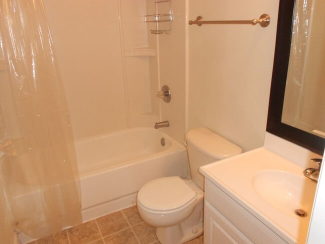 Building Photo - 1 Bedroom Apartment in Downtown Athens - S...