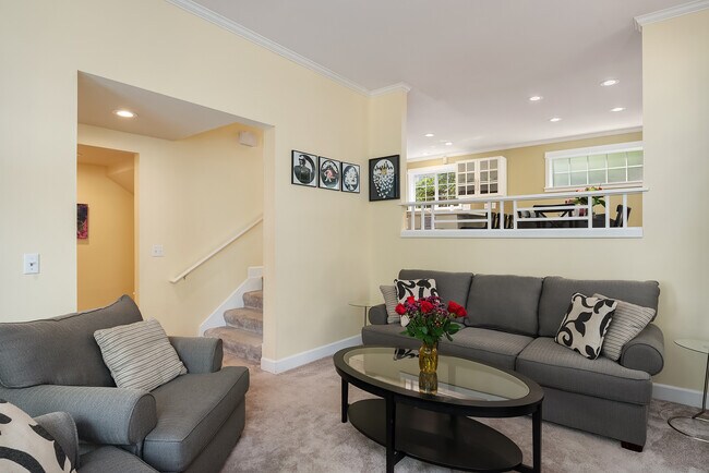 Building Photo - 2530 E Madison St