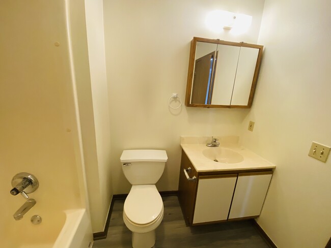 Building Photo - 345