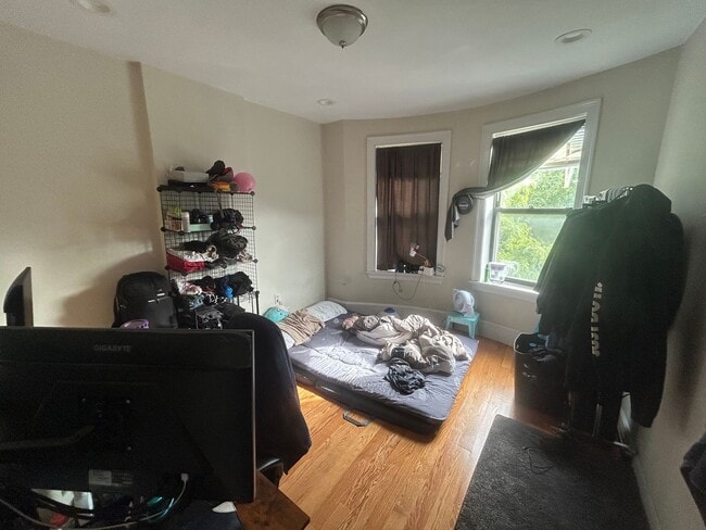 Building Photo - South End / Lower Roxbury 4 Bed – In-Unit Laundry – Porch – No Fee