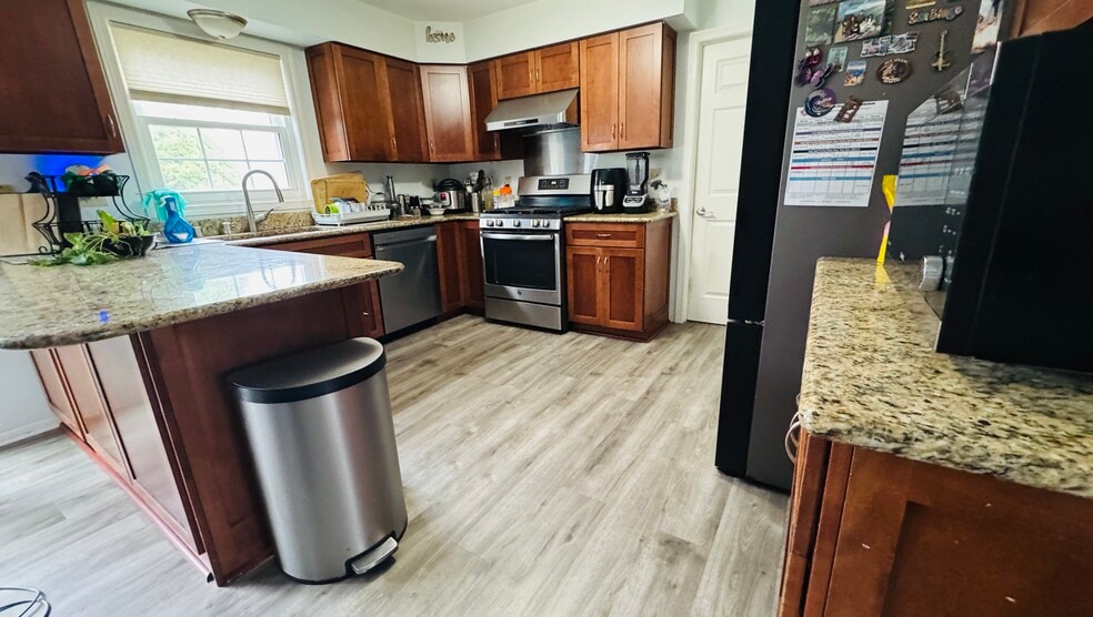 Building Photo - W174N5125 Mulberry Ln