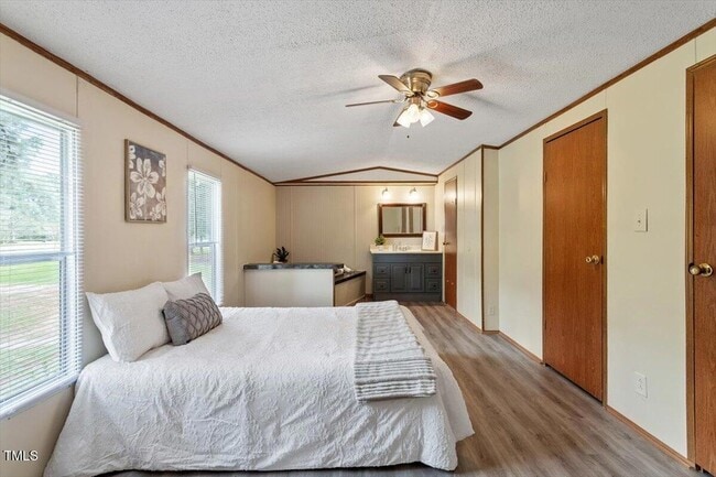 Building Photo - 10317 Giles Rd