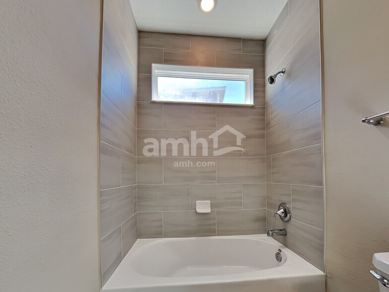 Building Photo - 82 Hemlock Point