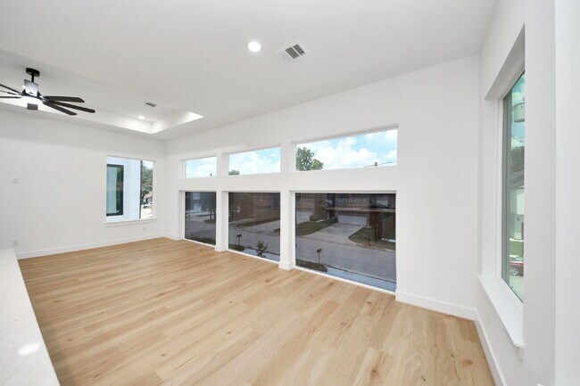 Building Photo - 7117 Eastwood St