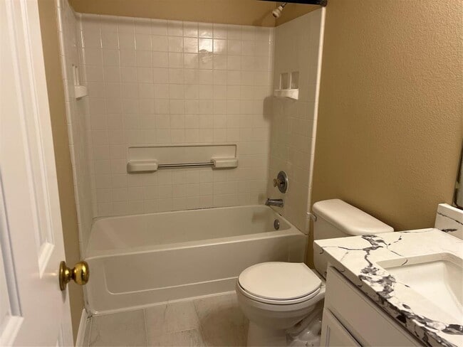 Building Photo - 309 Decker Dr