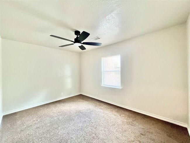 Building Photo - 1010 15th Ave N