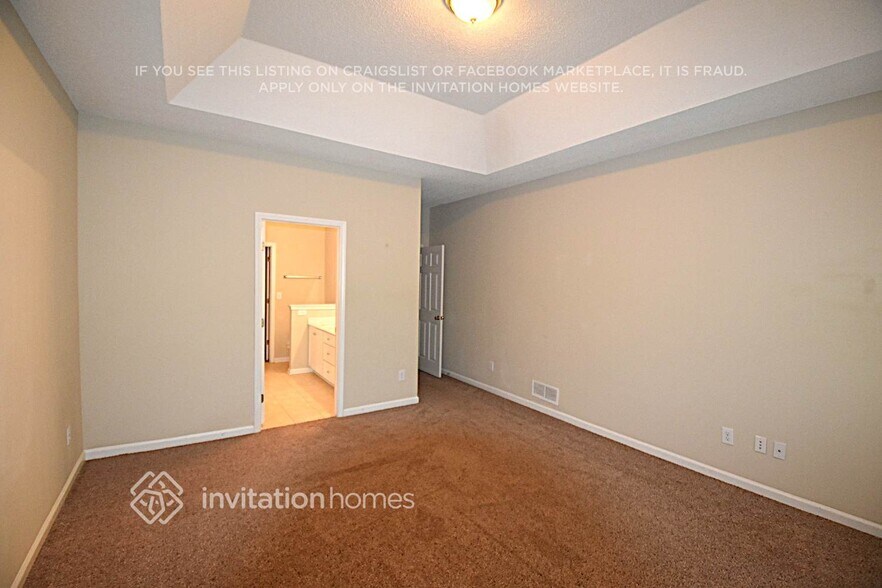 Building Photo - 960 Soaring Dr NE