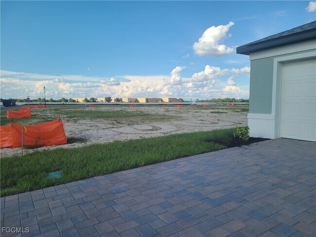 Building Photo - 1023 Caloosa Breeze Dr