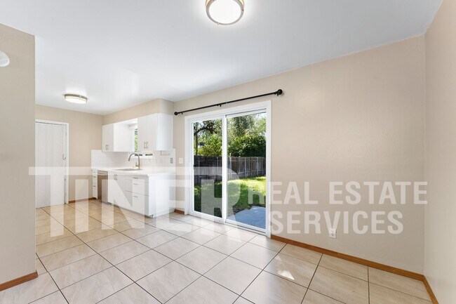 Building Photo - 6167 Oakgreen Cir