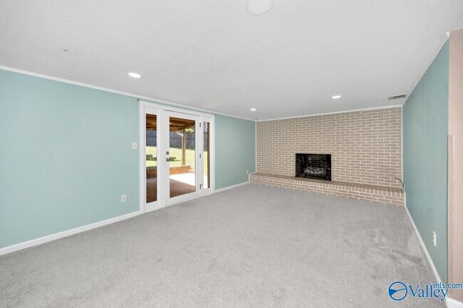 Building Photo - 8002 Greenwillow Ct SE
