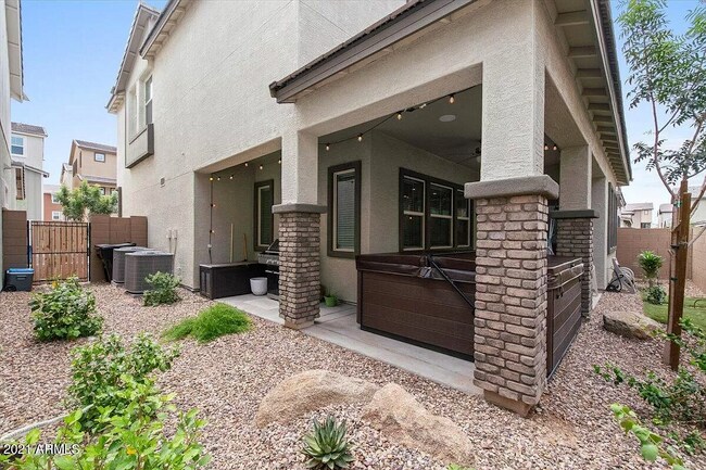 Building Photo - 632 W Winchester Dr