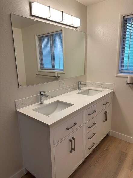 Building Photo - 735 E 43rd Ave