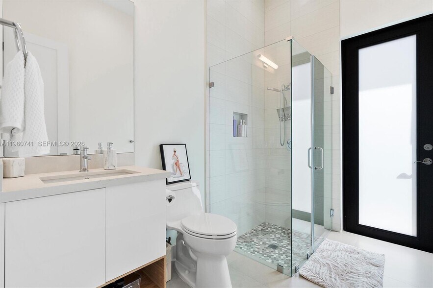 Building Photo - 3502 Ashwood Cir N