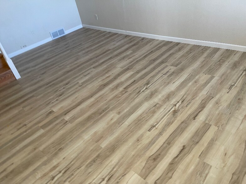 Building Photo - 1301 Buena Vista Dr