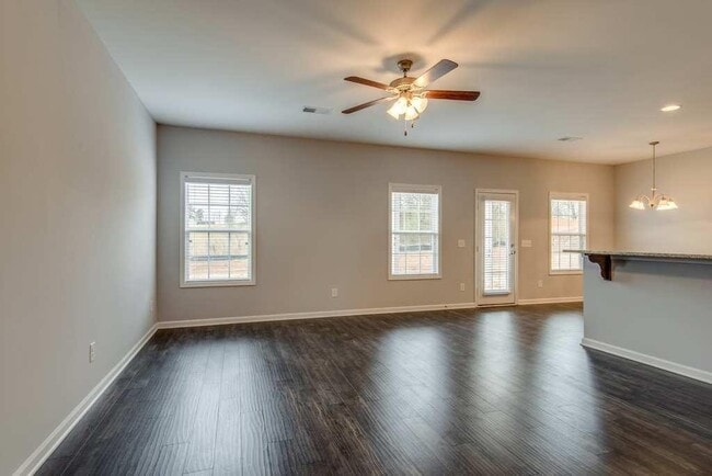 Building Photo - 4BR Home in Fairview – Modern Living on an...