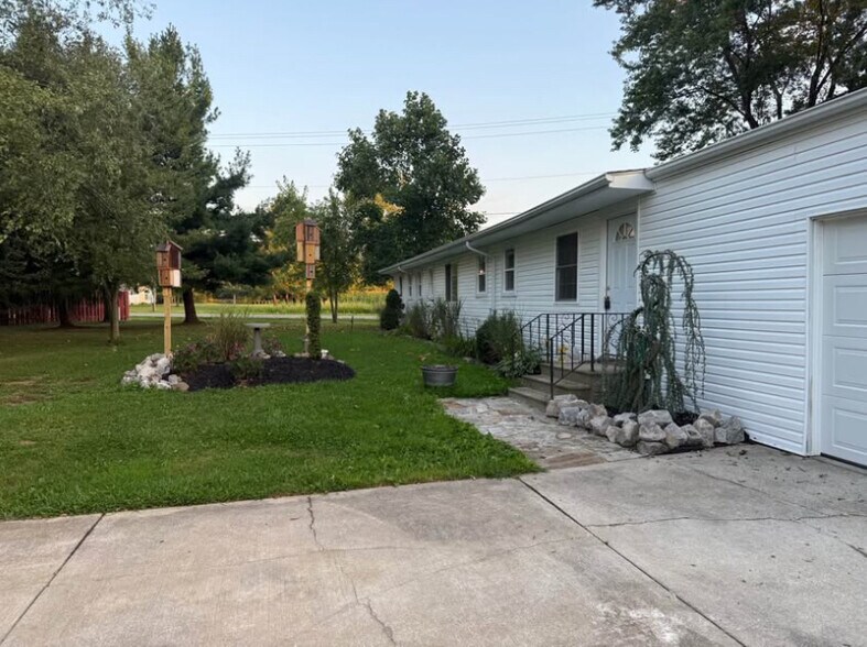 Building Photo - 403 Palomino Ct