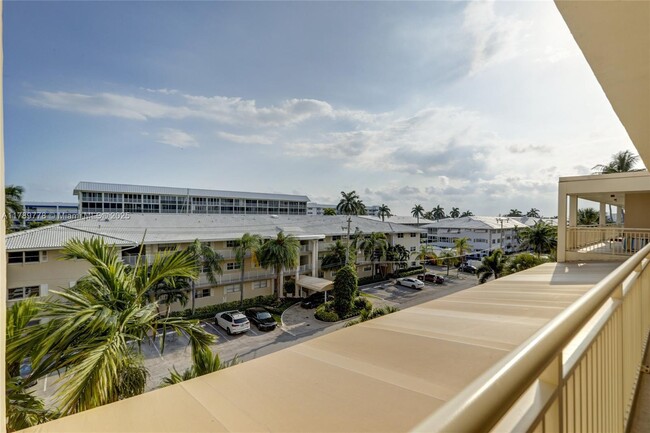 Building Photo - 3100 NE 48th St