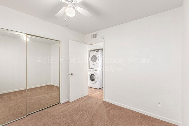 Building Photo - 405 E Linda Ln