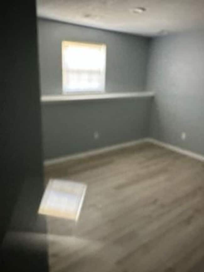 Building Photo - Beautiful 3 Bedroom 2 Bath Duplex!