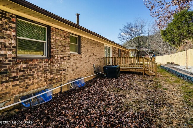 Building Photo - 501 Candlelight Ln