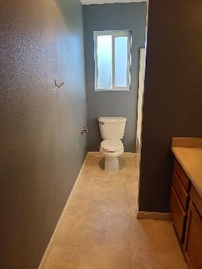 Building Photo - 3 Bed 2.5 bath Townhome