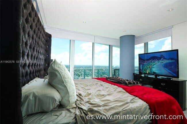 Building Photo - 92 SW 3rd St